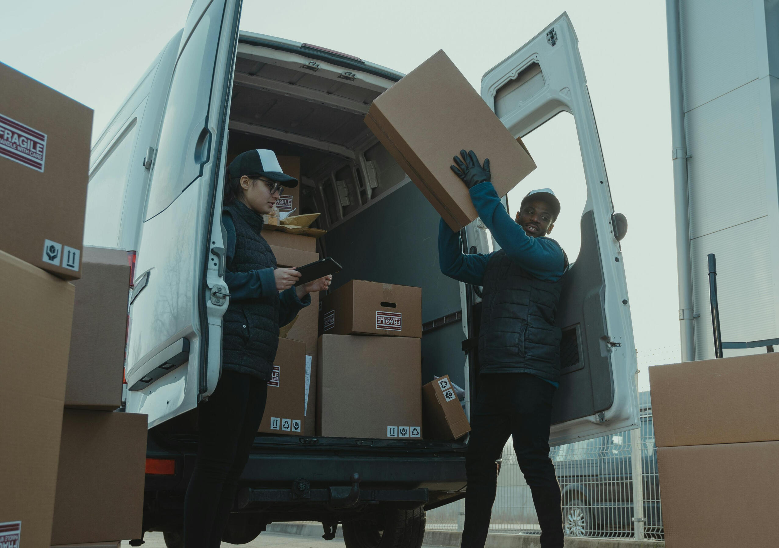 🚛 Local & Nationwide Transport Flexible delivery solutions across the United Kingdom.